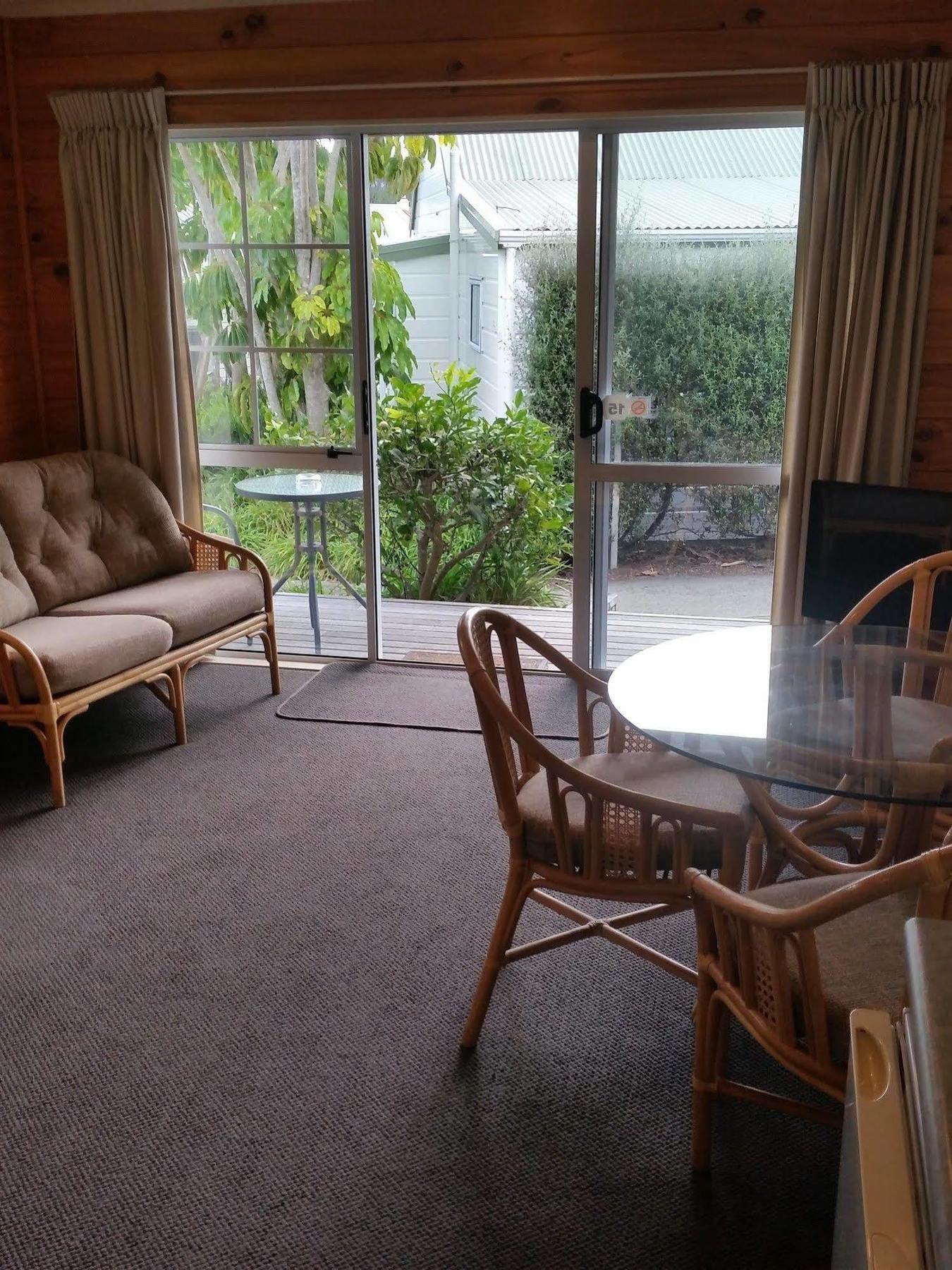 Pauanui Pines Motor Lodge Buitenkant foto