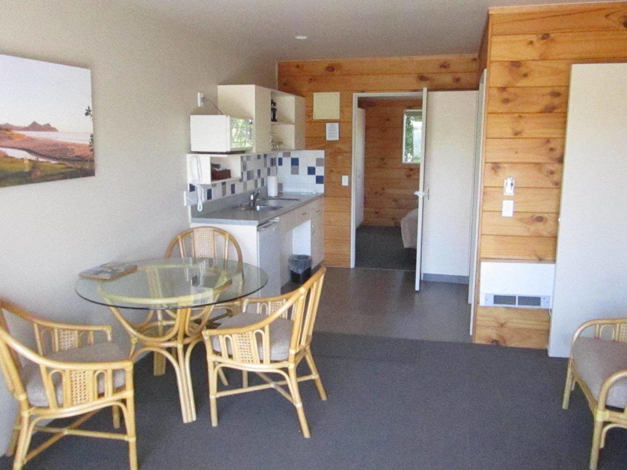 Pauanui Pines Motor Lodge Buitenkant foto