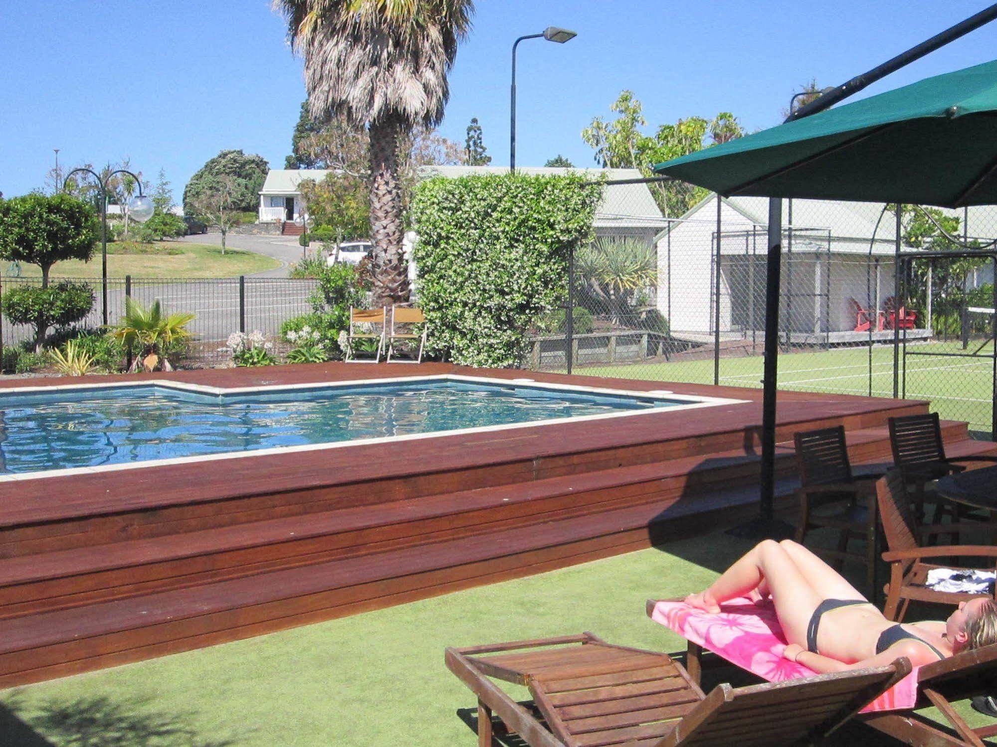Pauanui Pines Motor Lodge Buitenkant foto