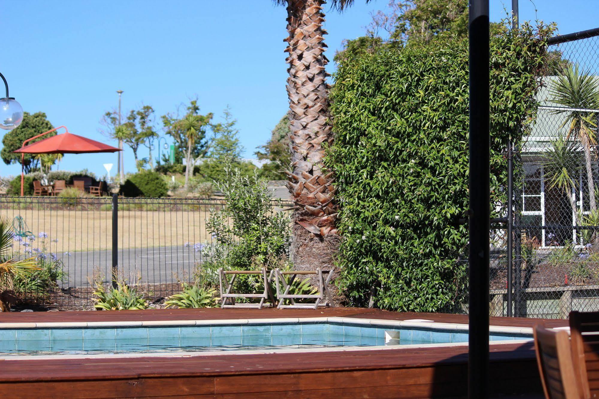 Pauanui Pines Motor Lodge Buitenkant foto
